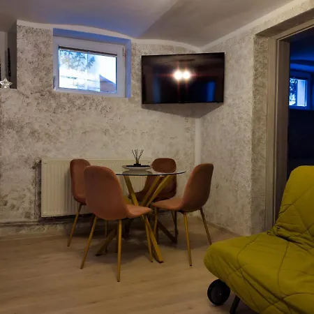 Signal With Garden & Mountain View Μπρασόβ