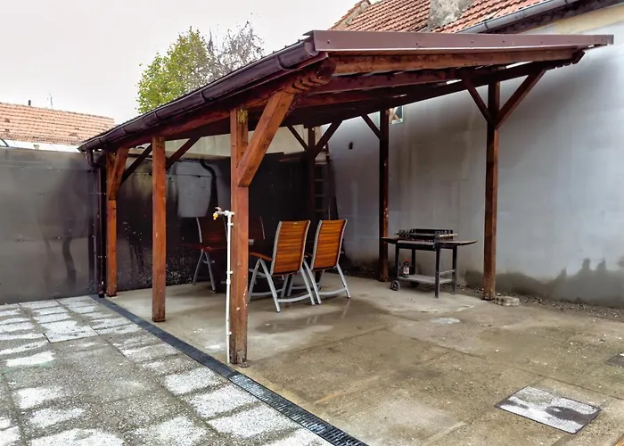 Signal With Garden & Mountain View Μπρασόβ