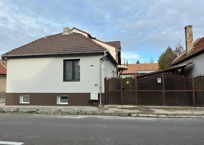 Signal With Garden & Mountain View *