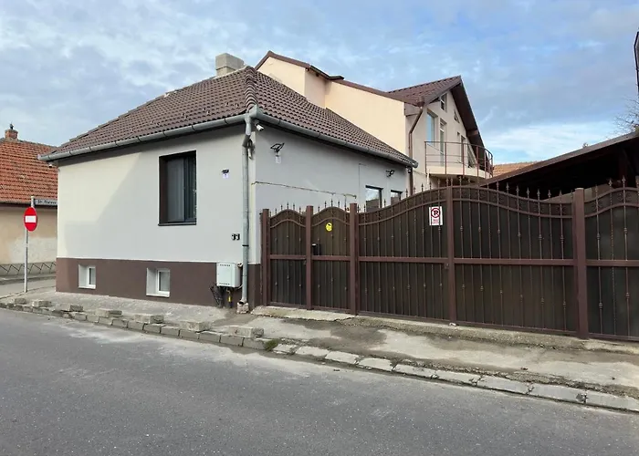 Signal With Garden & Mountain View *