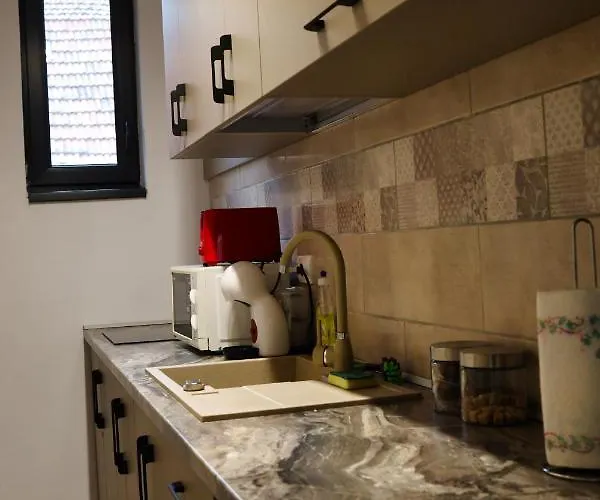 Signal With Garden & Mountain View *