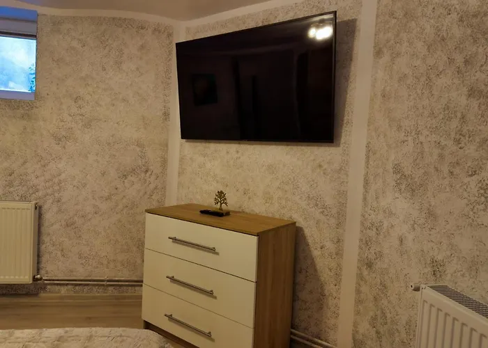 Signal With Garden & Mountain View * Μπρασόβ